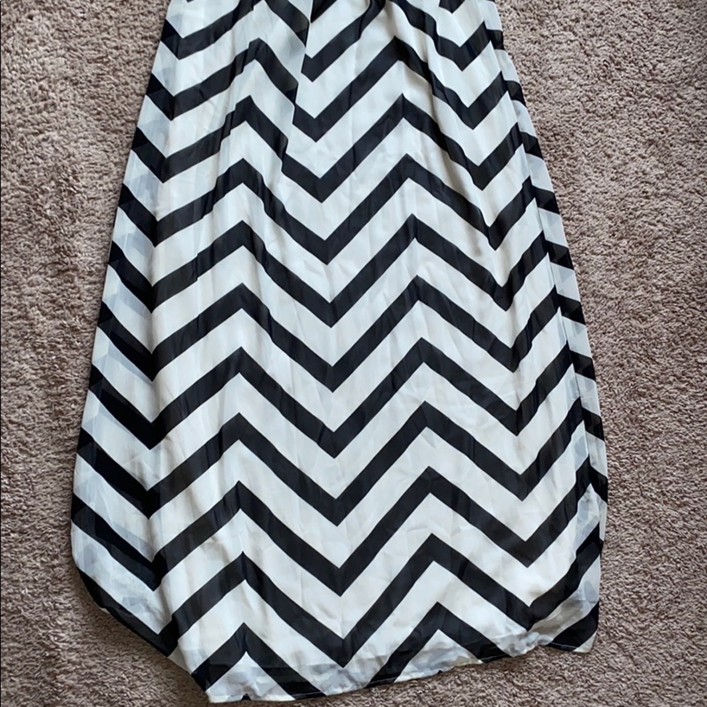 bisou bisou, black & white chevron maxi dress - Picture 3 of 6